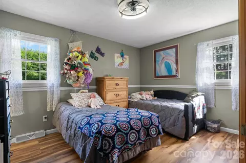 Bedroom - 35 Glendale Dr, Spruce Pine, NC 28777 photo 3 of 5