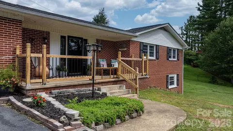 35 Glendale Dr, Spruce Pine, NC 28777