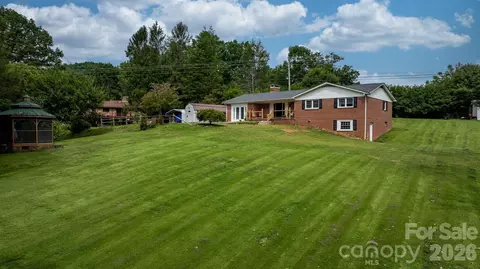 35 Glendale Dr, Spruce Pine, NC 28777