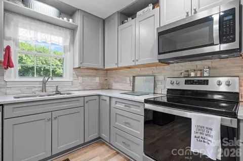 Kitchen - 35 Glendale Dr, Spruce Pine, NC 28777 photo 1 of 3