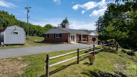 35 Glendale Dr, Spruce Pine, NC 28777