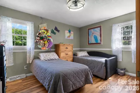Bedroom - 35 Glendale Dr, Spruce Pine, NC 28777 photo 2 of 4