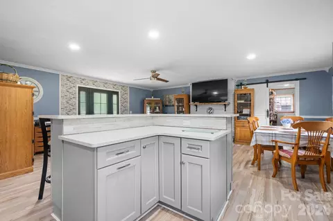 Kitchen - 35 Glendale Dr, Spruce Pine, NC 28777 photo 2 of 3