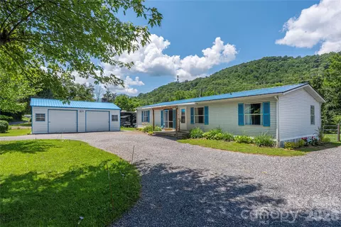 1458 Old Balsam Rd, Waynesville, NC 28786