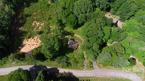 466 27th Avenue Nw Cir NW, Hickory, NC 28601