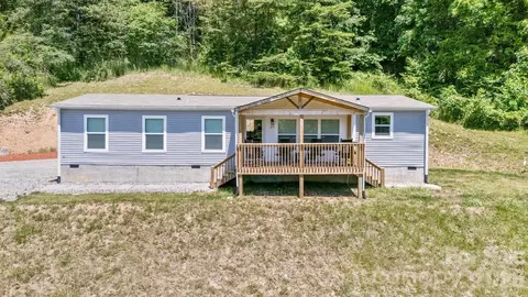 27 Spuds Ln, Weaverville, NC 28787
