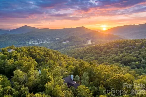 569 Shelter Rock Cir, Sugar Mountain, NC 28604