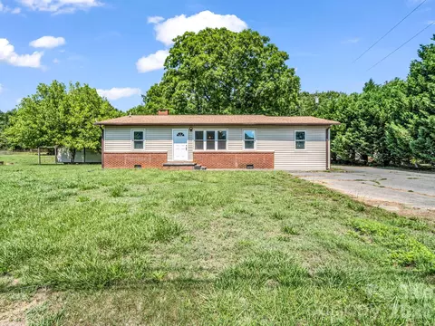 1758 Chase High Rd, Forest City, NC 28043