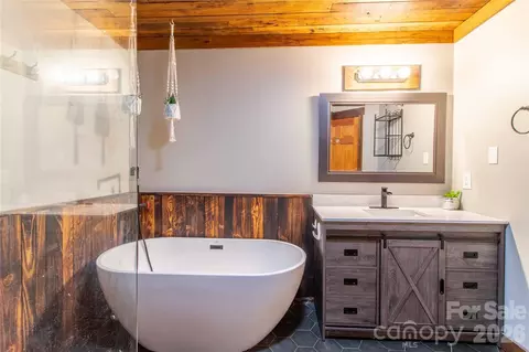 Bath - 142 Blake Dr, Canton, NC 28716 photo 1 of 5