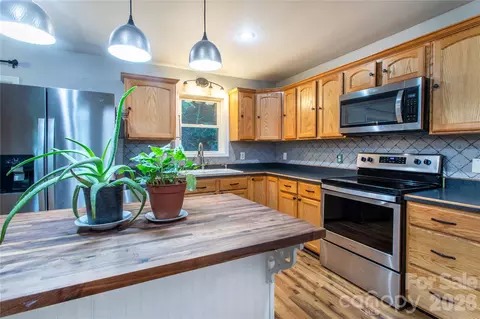 Kitchen - 142 Blake Dr, Canton, NC 28716 photo 4 of 5