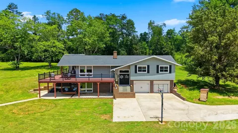 2411 Robertson Ln, Lenoir, NC 28645