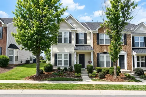4913 Sunburst Ln, Charlotte, NC 28213