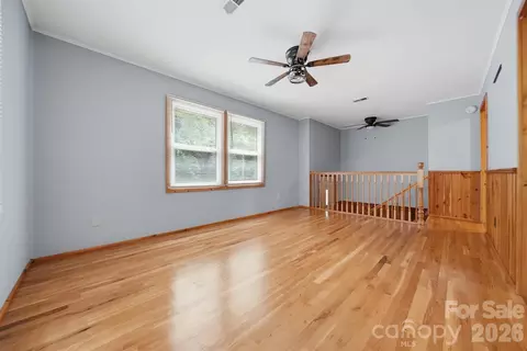 Living - 408 Birch Circle Dr, Hudson, NC 28638 photo 2 of 5