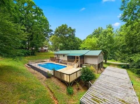 Exterior - 408 Birch Circle Dr, Hudson, NC 28638 photo 9 of 10