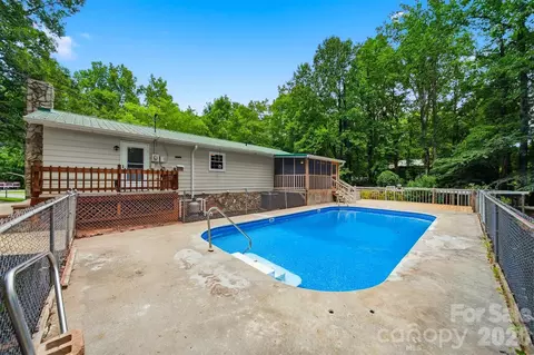 Exterior - 408 Birch Circle Dr, Hudson, NC 28638 photo 5 of 10
