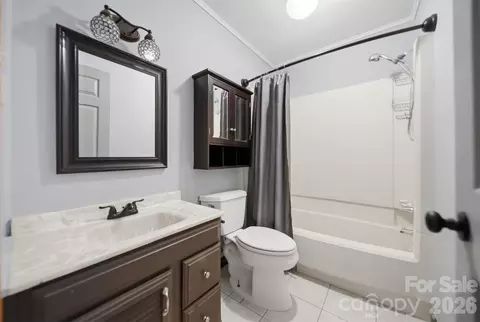 Bath - 408 Birch Circle Dr, Hudson, NC 28638 photo 1 of 2