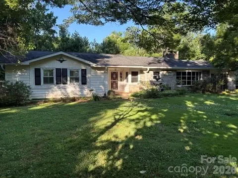 255 Glengarnock Rd, Tryon, NC 28782