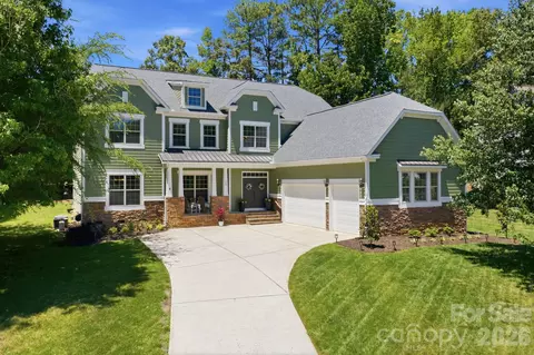 130 Lakeshore Hills Dr, Mooresville, NC 28117