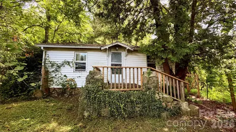 20 Utopia Rd, Asheville, NC 28805