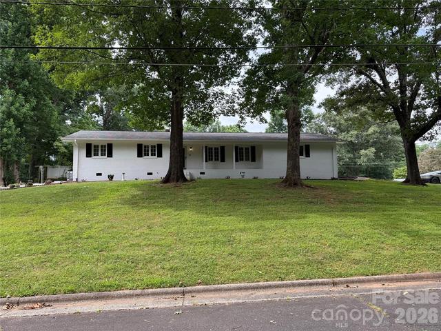 803 E 24th St, Newton, NC 28658