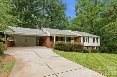 926 Shady Bluff Dr, Charlotte, NC 28211