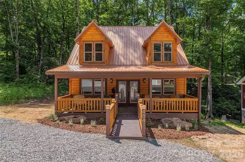 484 Twinbrook Ln, Maggie Valley, NC 28751