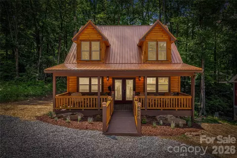484 Twinbrook Ln, Maggie Valley, NC 28751