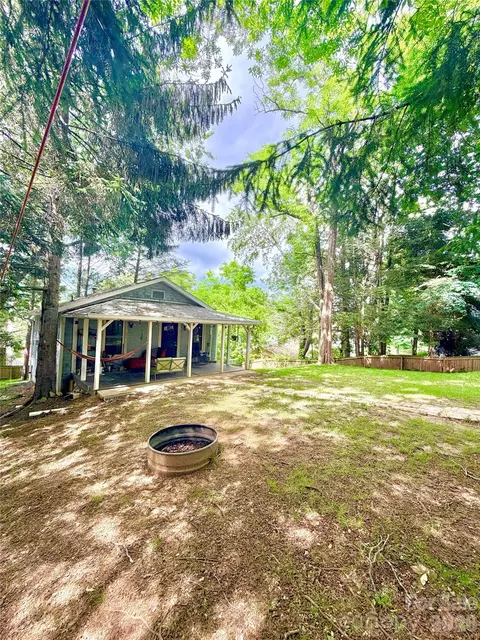 14 Border St, Black Mountain, NC 28711