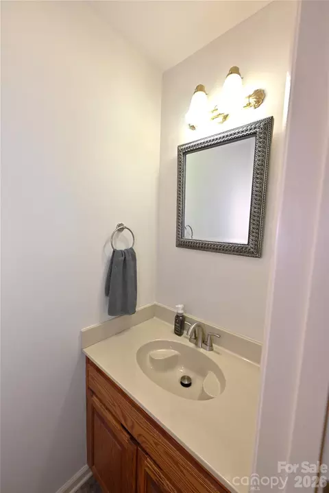 Bath - 3675 Rock Bridge Ne Dr NE, Conover, NC 28613 photo 3 of 4
