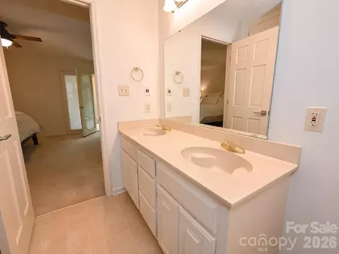Bath - 3675 Rock Bridge Ne Dr NE, Conover, NC 28613 photo 1 of 4
