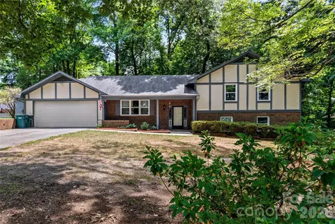 1106 Kelwyn Ln, Lewisville, NC 27023