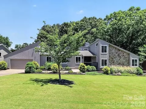 8401 Raintree Ln, Charlotte, NC 28277