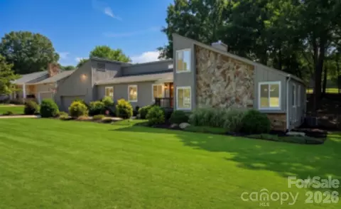 8401 Raintree Ln, Charlotte, NC 28277