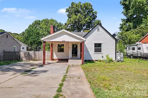 1212 Meadow Lane Ln, Charlotte, NC 28205