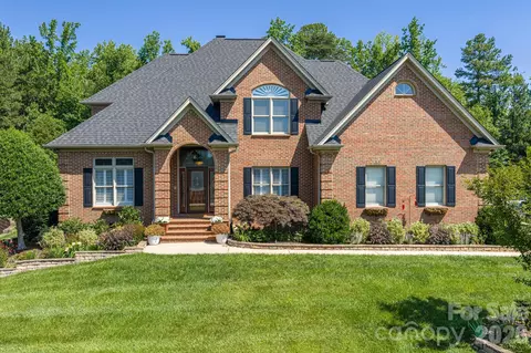 3740 Sand Wedge Dr, Gastonia, NC 28056