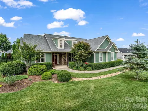 17 Black Iron Ln, Hendersonville, NC 28792
