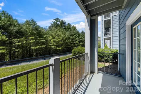 100 Vista Lake 3 Dr #3, Candler, NC 28715