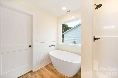 Bath - 119 Progress Pl, Salisbury, NC 28147 photo 3 of 5