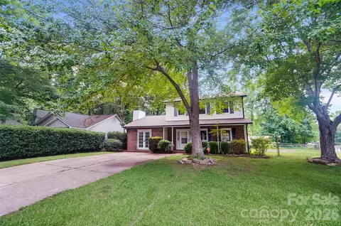 900 Highland Mist Ln, Charlotte, NC 28215