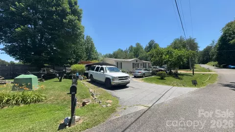 1694 Roy Caldwell St, Morganton, NC 28655