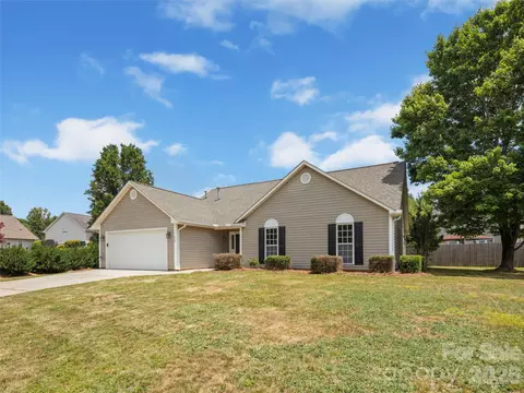 439 Glensprings Dr, Fletcher, NC 28732