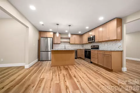 323 Stepp Ave, Hendersonville, NC 28739