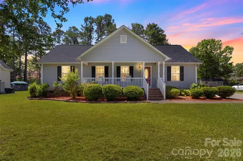 2004 Hunters Ridge Rd, Lancaster, SC 29720
