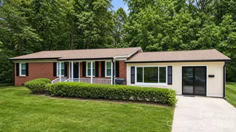 611 W Lewis St, Dallas, NC 28034