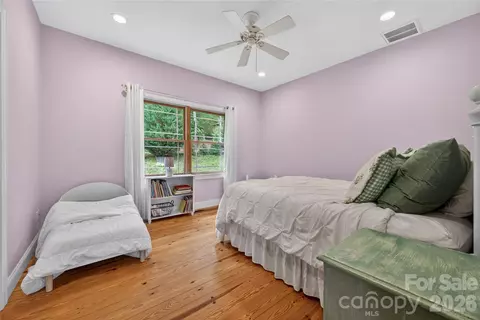 Bedroom - 227 Black Bear Cv, Clyde, NC 28721 photo 6 of 7