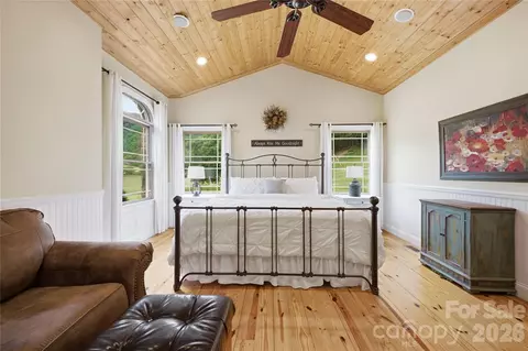 Bedroom - 227 Black Bear Cv, Clyde, NC 28721 photo 1 of 7