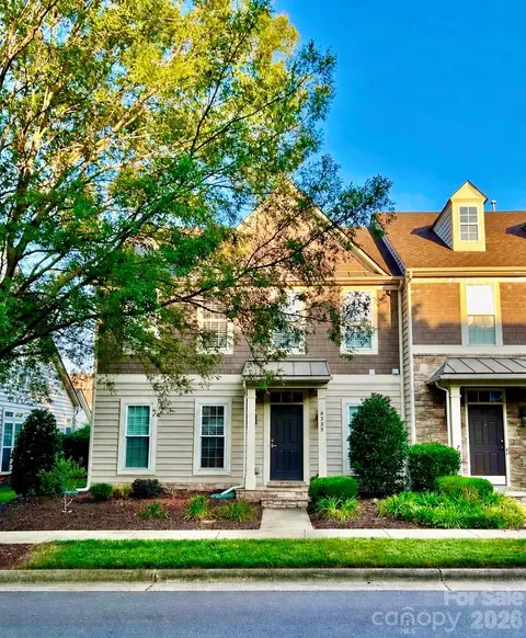8335 Viewpoint Ln, Cornelius, NC 28031