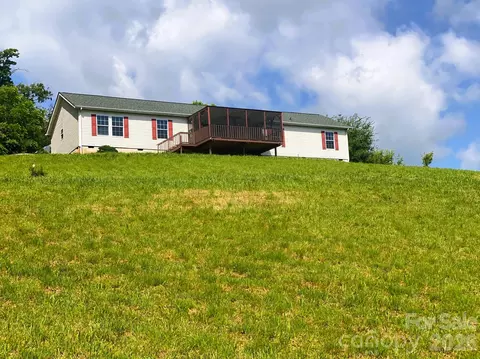 39 Henry White Ln, Leicester, NC 28748