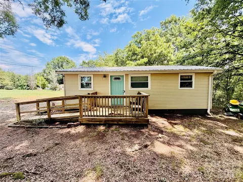 68 Doc Stokes Dr, Taylorsville, NC 28681