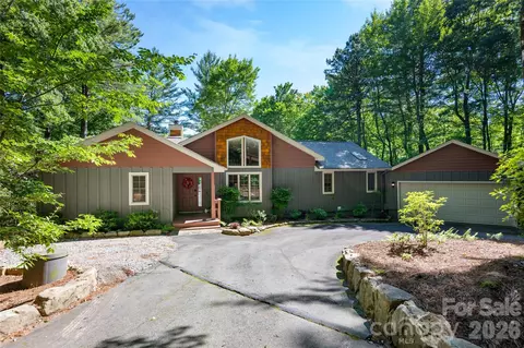 522 Toxaway Ct, Lake Toxaway, NC 28747